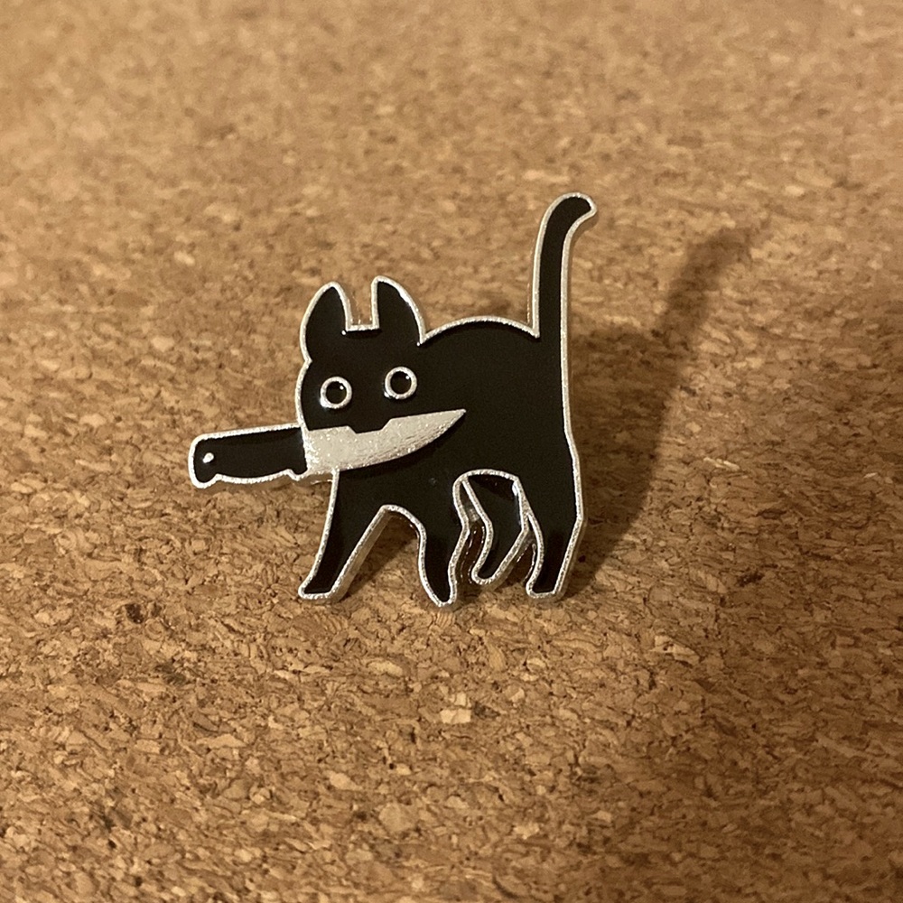 🐈‍⬛ Kitty with a knife pin 🐾🔪🎃
